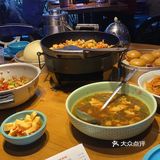 当时我们五个人大概吃了260