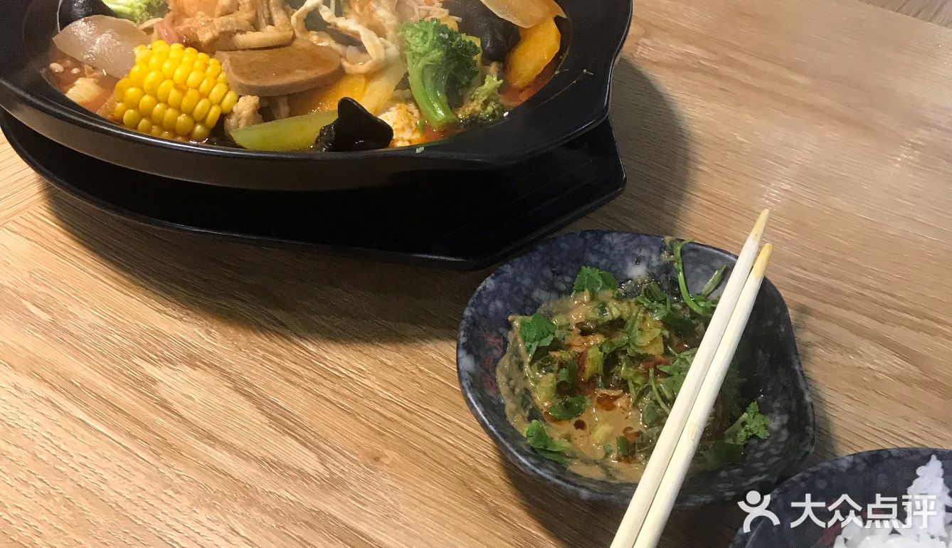 汤底有清汤番茄微辣麻辣等