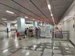 -龙溪路(地铁站)