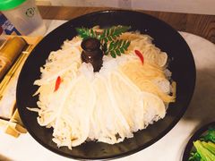 -尚尚仙·酸汤猪手·猪肚鸡火锅(华联万柳购物中心店)