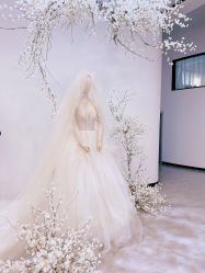 -禕·愫白婚纱商店