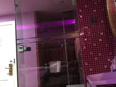 -天鹅恋主题酒店(积玉桥地铁站店)