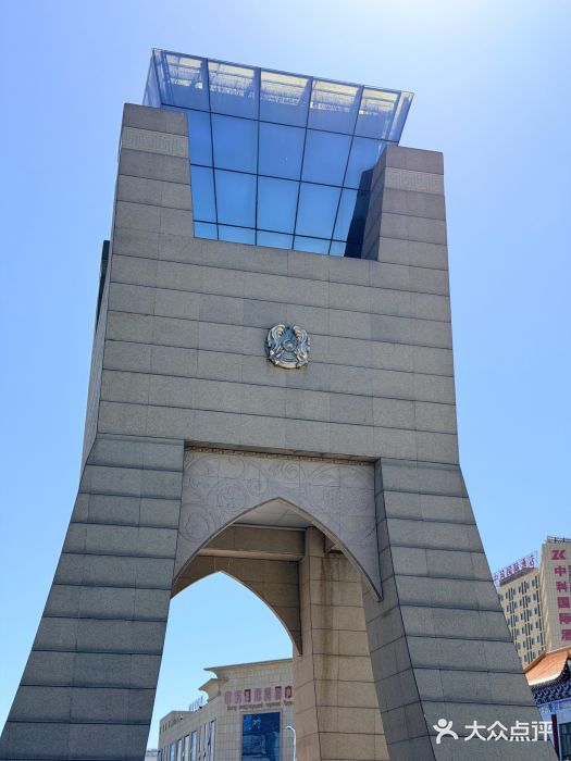 霍尔果斯国门景区图片