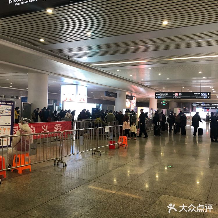 我只是来接人的，都被问了好几次。大家大包小包的