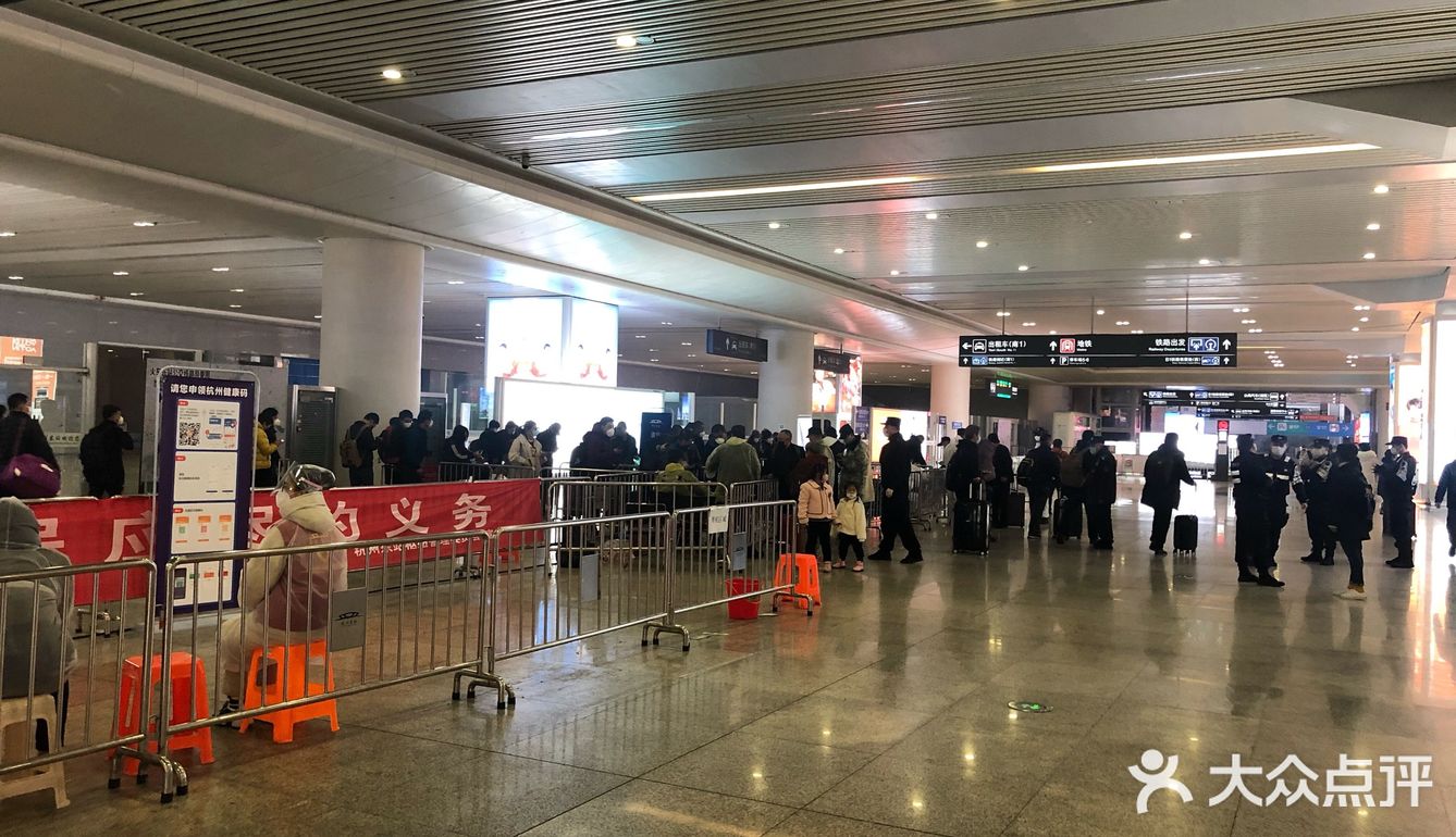 我只是来接人的，都被问了好几次。大家大包小包的