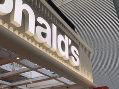 -麦当劳(深圳北站B2检票口楼上)