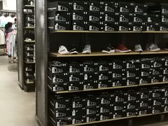 -UNDER ARMOUR(新燕莎奥莱店)