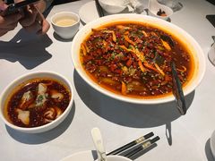 磁器口毛血旺-山顶顶概念四川菜(黄埔大道店)