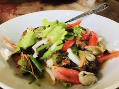 -Chom Cafe and Restaurant