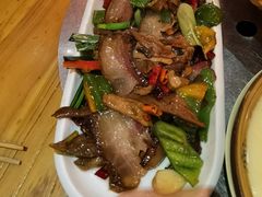 大脚菌炒腊肉-郑件洋芋饭庄