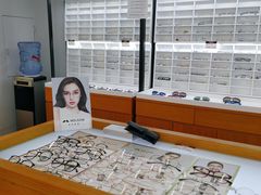 -视野联行眼镜•蔡司•依视路(温江店)