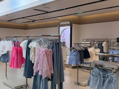 -URBAN REVIVO(七宝领展广场店)