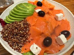 三文鱼牛油果沙拉-Money Shops(愚园路店)