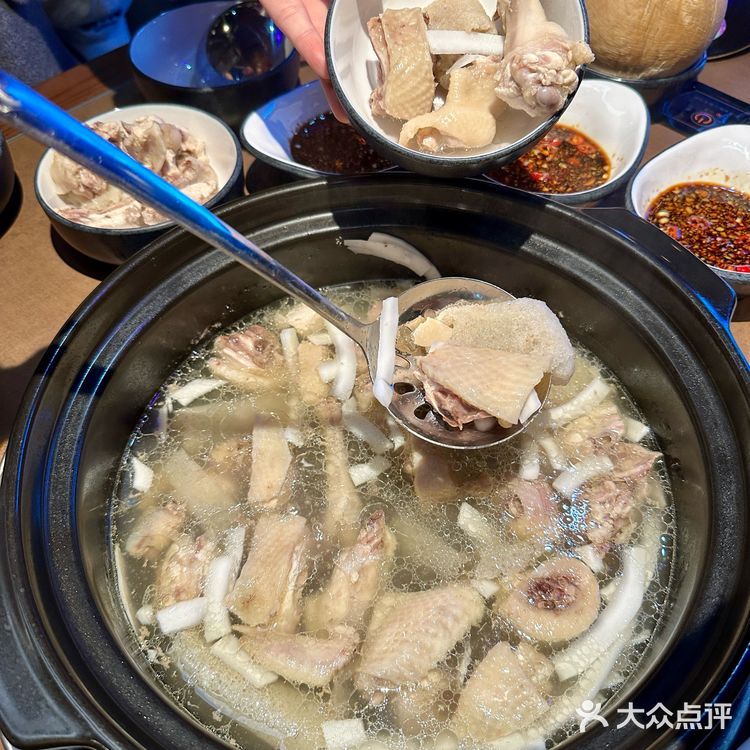 昆明恒隆牛马们为了吃上这家椰子鸡是有多拼