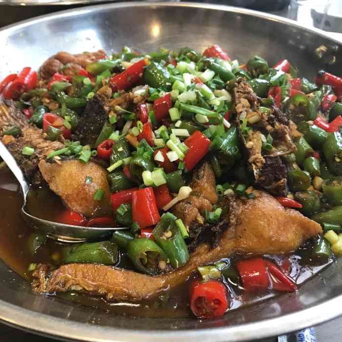 仙泉鱼馆-"仙泉鱼馆是当地很有名的饭馆.常年生活在泸.