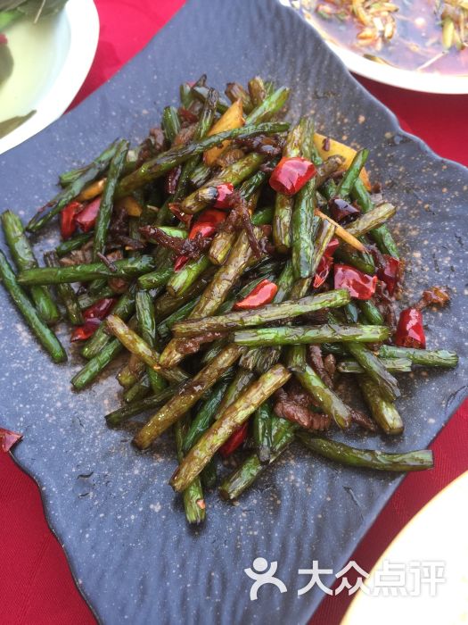 半岛龙虾·碳烤海鲜干煸蒜苗图片 - 第5张