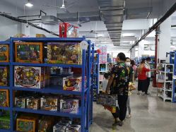 -逝水玩具折扣店