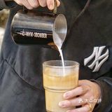 买咖啡送杯子活动超火爆，赶紧的先屯它个100张慢慢喝...