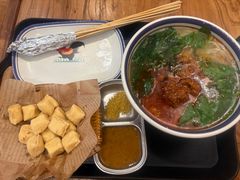 -云阿蛮云南生烫牛肉米线(奉贤路店)