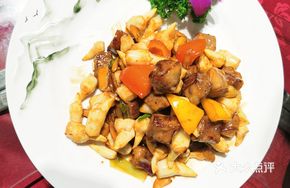 Snowflake Beef Cubes Stir-fried with Lotus Stem Tips