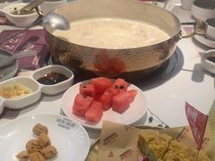 -洪氏嗨捞·广东猪肚鸡·椰子鸡火锅(西咸万象城店)