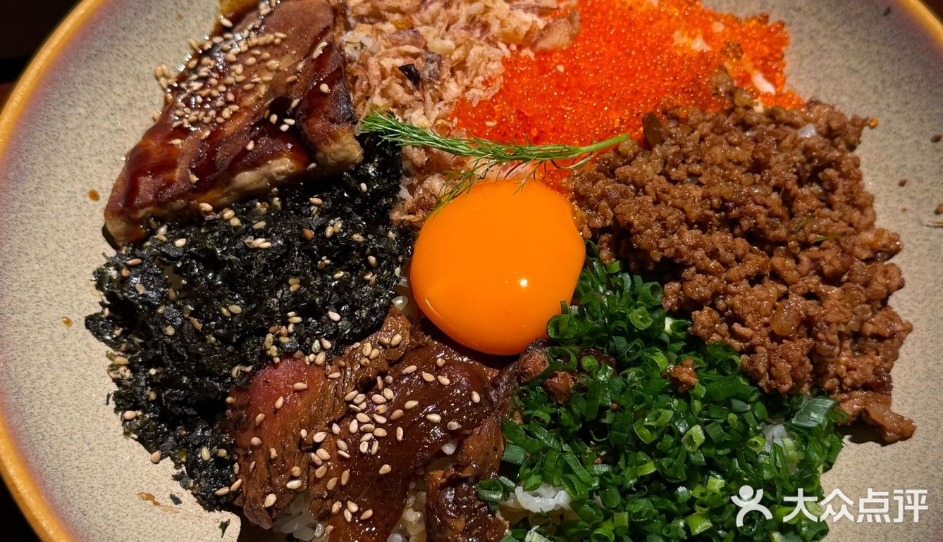 这里的每一道菜都仿佛一道艺术品，尊的好适合闺蜜小聚