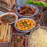 这家东莞首家我可惦记好久啦 / 头牌烧菜火锅香迷糊了