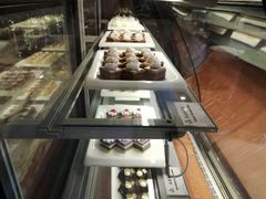 面包甜点陈列柜-天津东丽湖恒大酒店-温泉自助餐厅
