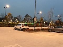 -奕欧来上海购物村停车场