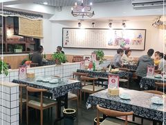 大堂-八两八金·莱芜特色炒鸡(市南漳浦路店)
