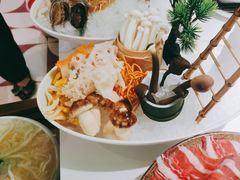 -洪氏嗨捞·广东猪肚鸡·椰子鸡火锅(西咸万象城店)