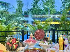 -茅草房·河畔园林火锅