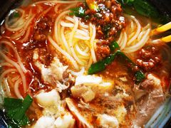 -鸿浩扒猪脚米线