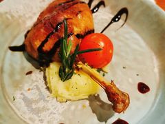 油封鸭腿配黄油土豆泥-CRAZYONES西班牙海鲜饭(上海美罗城店)