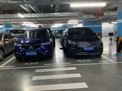 -白玉兰广场停车场