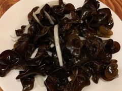 洋葱拌木耳-清真吴记门钉肉饼·喜多利