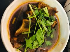 香辣牛骨汤面-贡梅老面馆·蟹粉面·无锡特色小吃(南长街主推店)