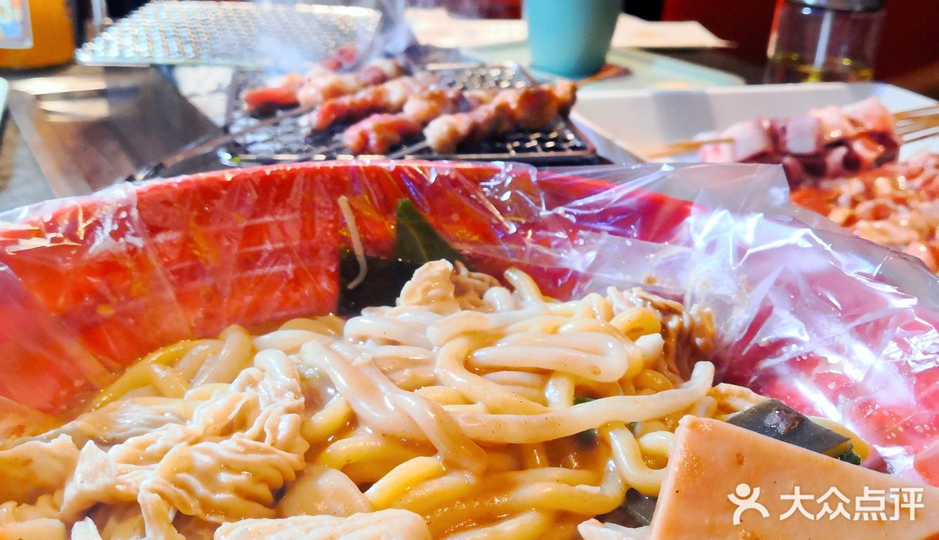 饼加肉的快乐，还有东北麻辣烫，看着世界杯绝了[强]