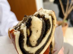 黑芝麻松子碱水-慢熟面包店bud bread(孩儿巷店)