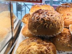 啤酒焦糖核桃乳酪面包-新侨三宝乐面包店(崇文门店)