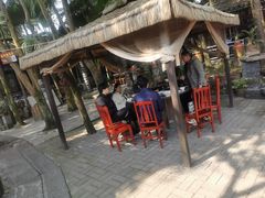 -土砂锅生态山庄·非遗砂锅雅鱼