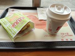 豆浆-肯德基(成山路地铁站店)