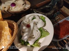 -老牌坊云南鱼豆花火锅(哈西万达店)