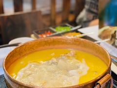 浓汤原只花胶鸡煲-鲜入围煮花胶鸡海鲜火锅