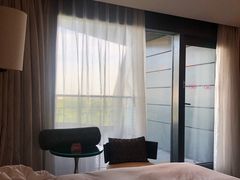 -上海滴水湖皇冠假日酒店