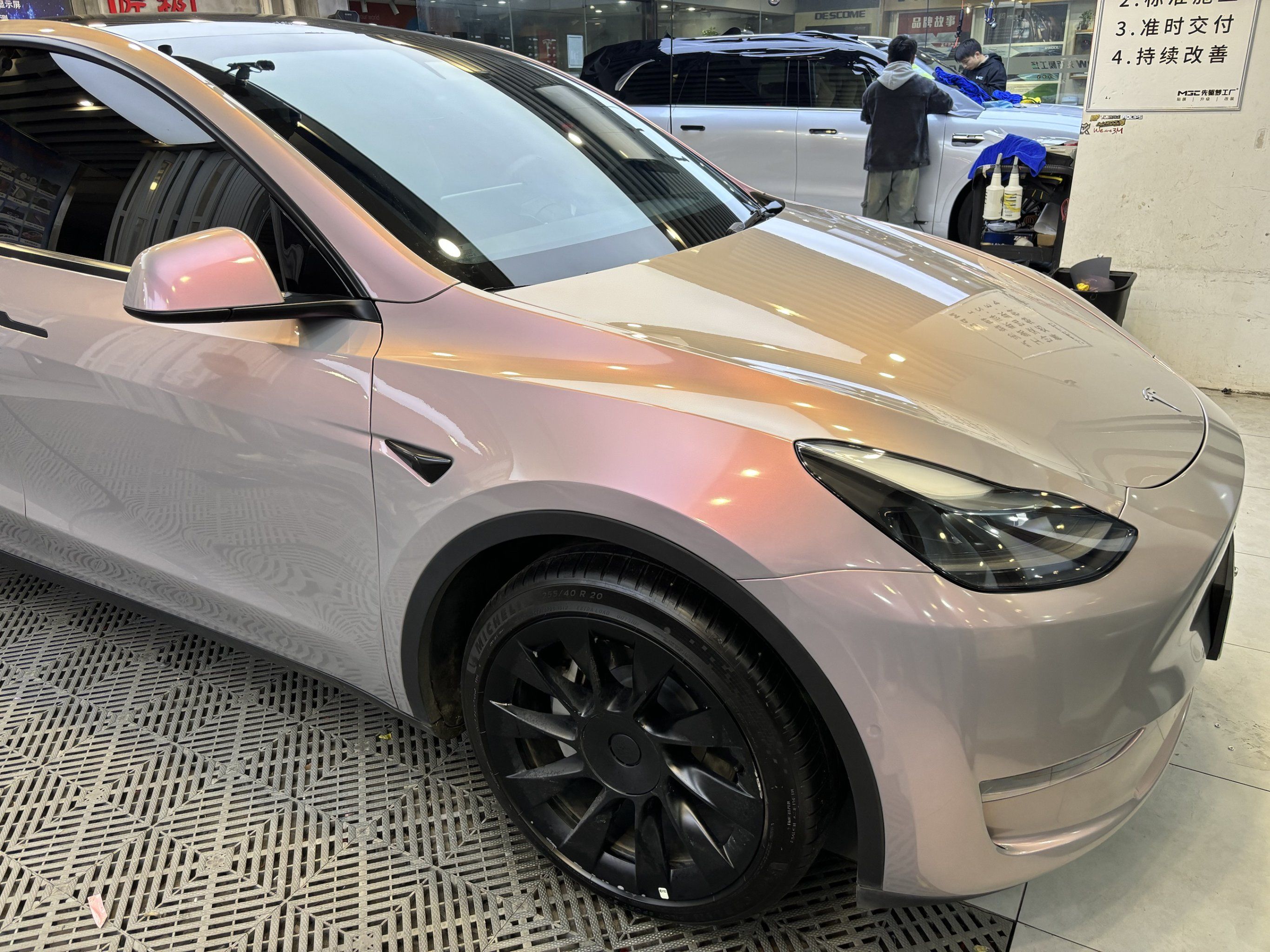 特斯拉y改色梦幻火山灰,甜的像少女,帅的像少年!美好的梦幻感