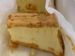 流心咸蛋黄蛋糕-汤姆大师傅鲜香牛肉饼(深圳保利文化广场店)