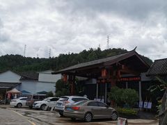 -腾冲洞山温泉村