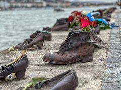 -多瑙河畔鞋履雕塑