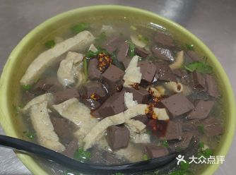 鸭血粉丝分量很足，给的鸭肠鸭肝都很多，价格很合适